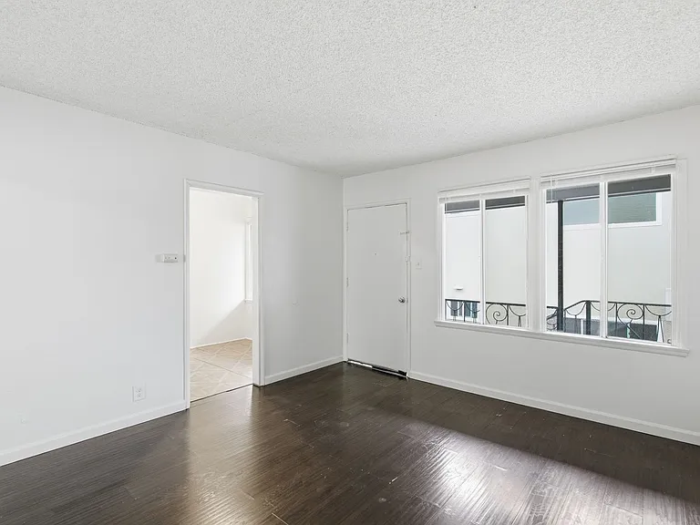 1425 Cedar Ave — Photo 1