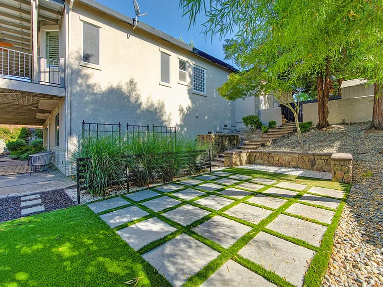 7029 Pembroke Way — Photo 91