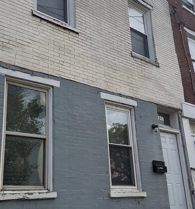 1st image of 708 E 7th St