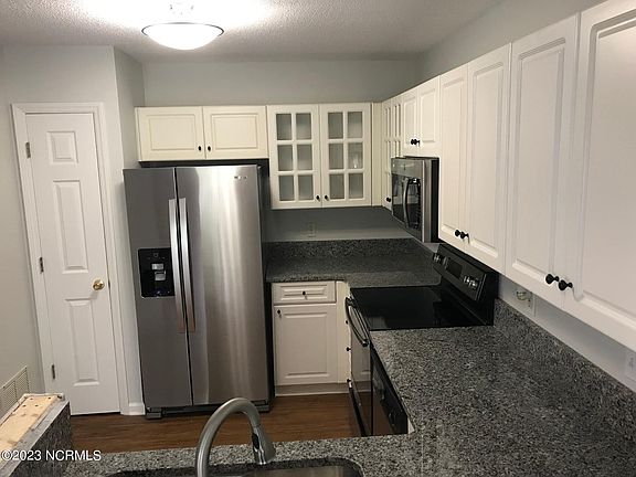 5th image of 4101 Breezewood Dr APT 202
