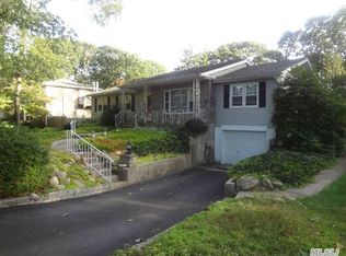 16 Brookvale Ln, Lake Grove, NY 11755