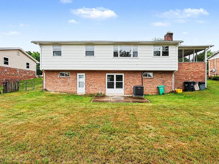 7014 Dower House Rd — Photo 22