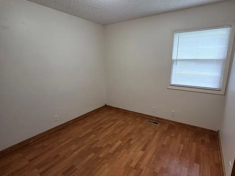 3009 S Gordon Ave — Photo 8