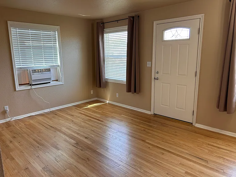 130 G St NE — Photo 4