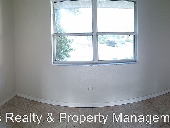3rd image of 50 NE 49th St APT F