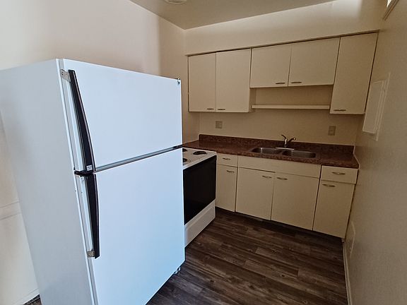2nd image of 2412 Sunrise Ave #G