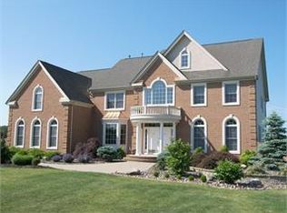 5 Fox Chase Turn, Pittstown, NJ 08867