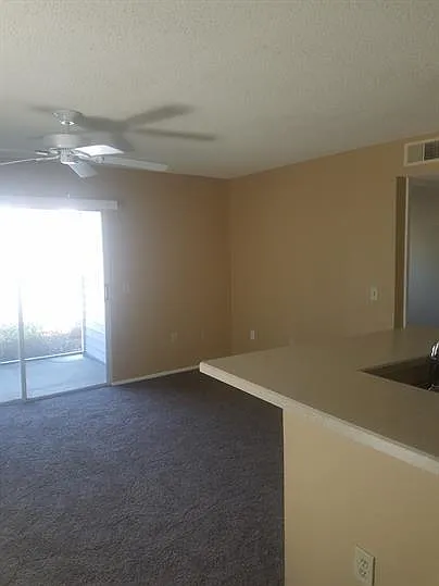 1 bed, 1.0 bath, 733 sqft, $1,100 — Photo 4