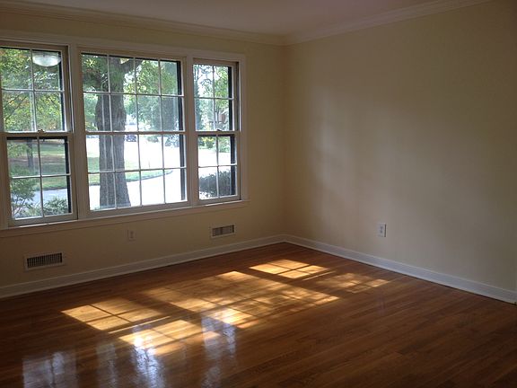 4th image of 11206 Blendon Ln