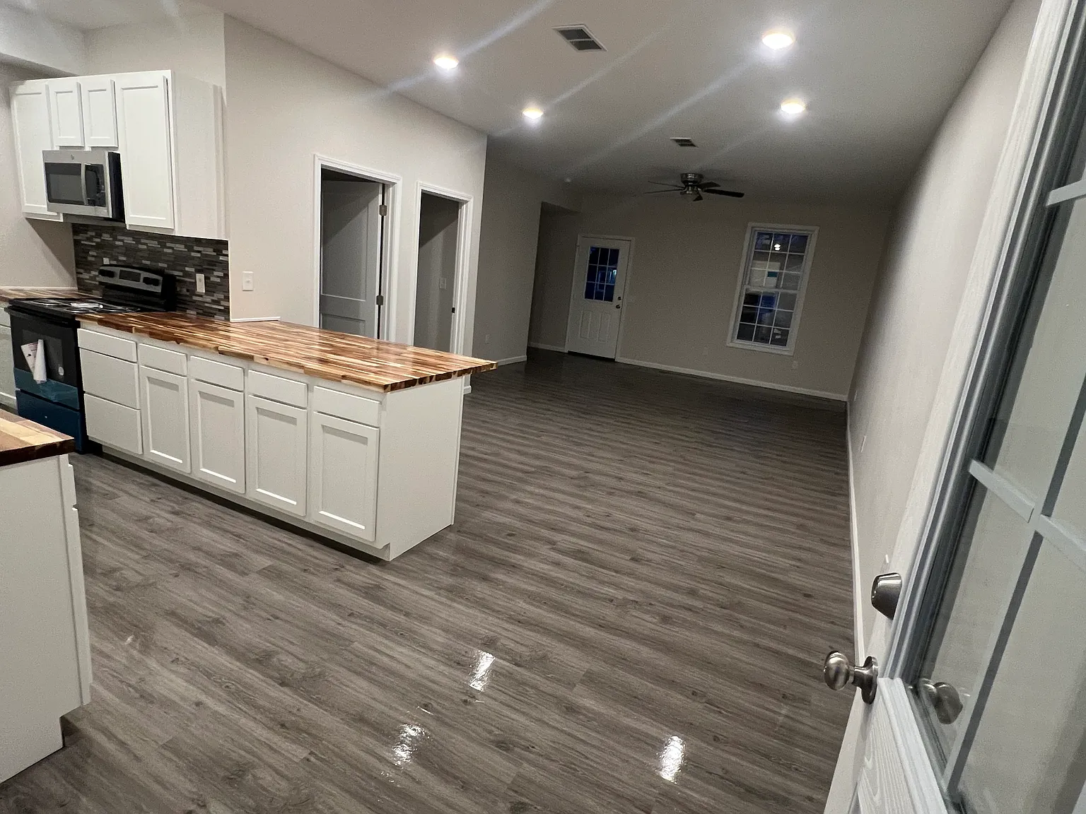 2 bed, 2.5 bath, 1200 sqft, $1,250 — Photo 3