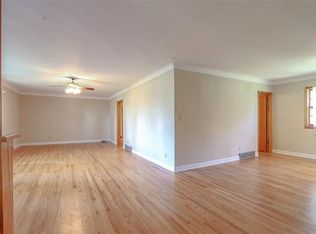 806 Suburban St NE, Cedar Rapids, IA 52402