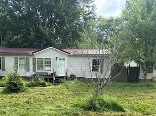 1137 N Sumner Rd, Bethpage, TN 37022