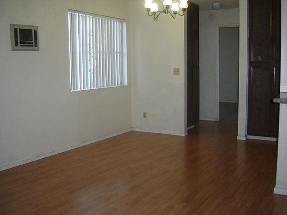 3rd image of 3854 46th St APT 3