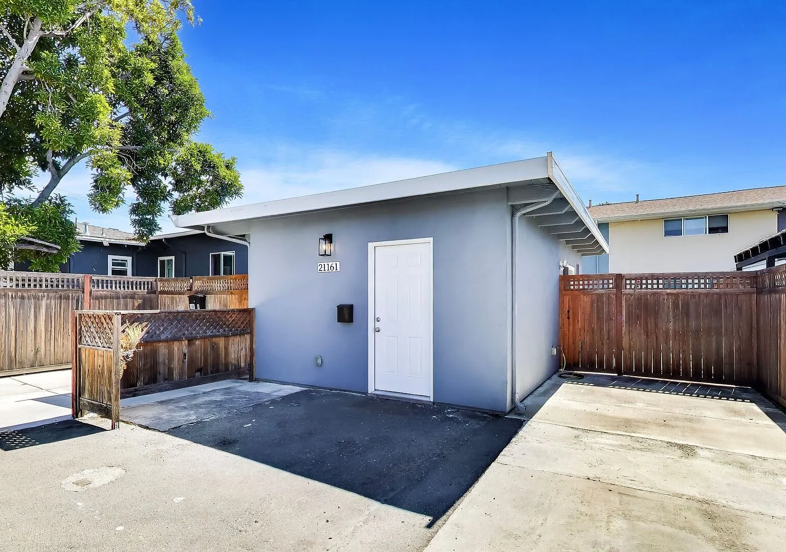 Charming & Functional Studio ADU with Private Patio, In-Unit Laundry & Parking — Photo 2