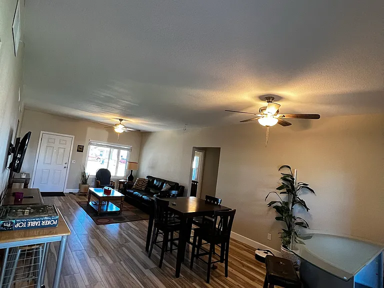 1432 E Saint Catherine Ave — Photo 17
