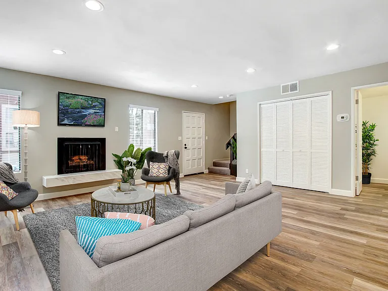 5207 Zelzah Ave — Photo 4