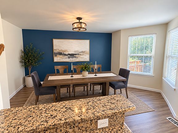 Breakfast/Dining room (virtually staged)