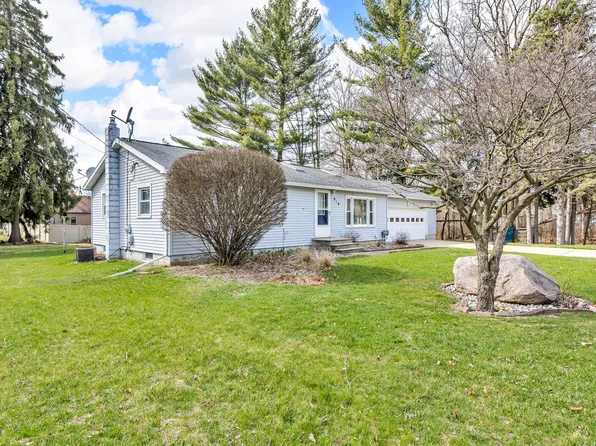 910 Lowell Ave, Jackson, MI 49202