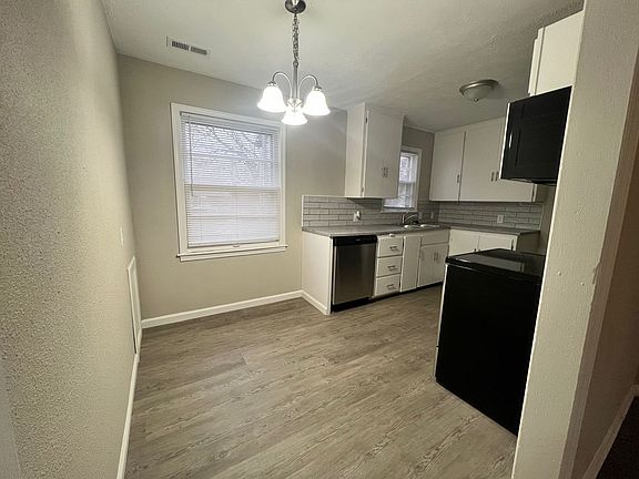 3rd image of 1147 N Poplar Ave