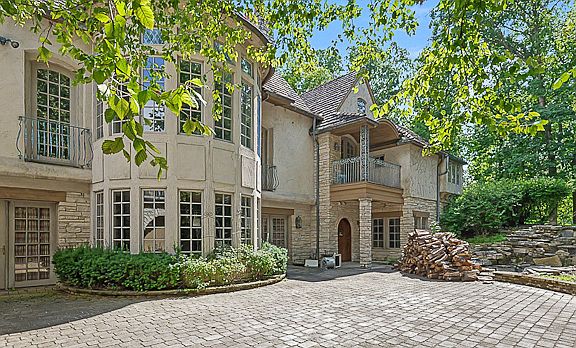 4th image of 80 Ashton Dr
