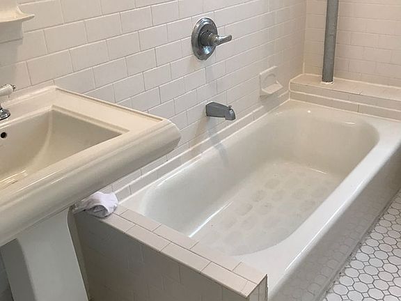 5th image of 644 W 204th St APT 54