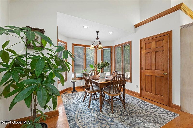 4th image of 128 Equinox Drive