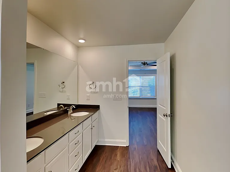 555 Rivermist Dr — Photo 18