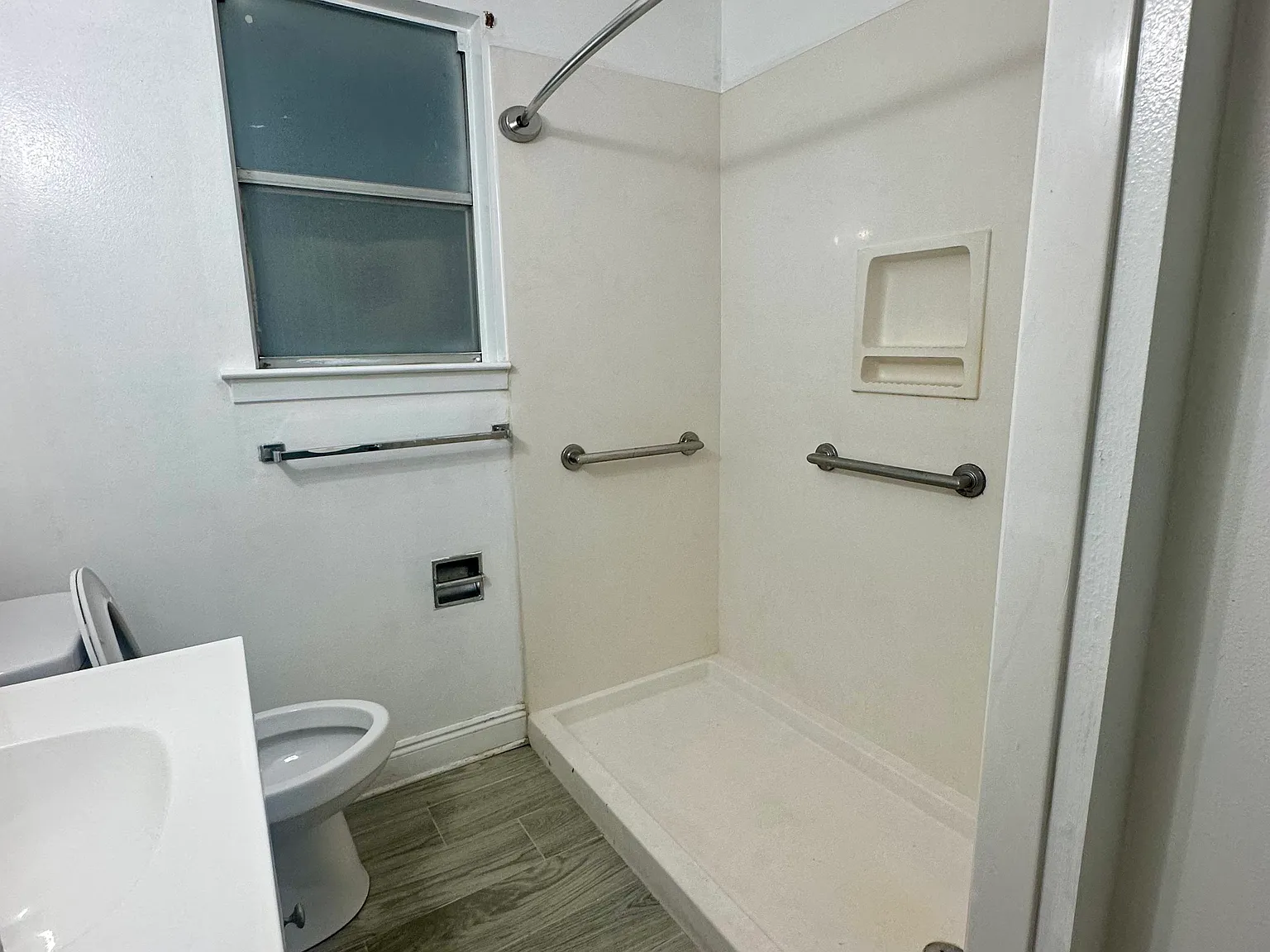 1752 Diane Dr — Photo 2