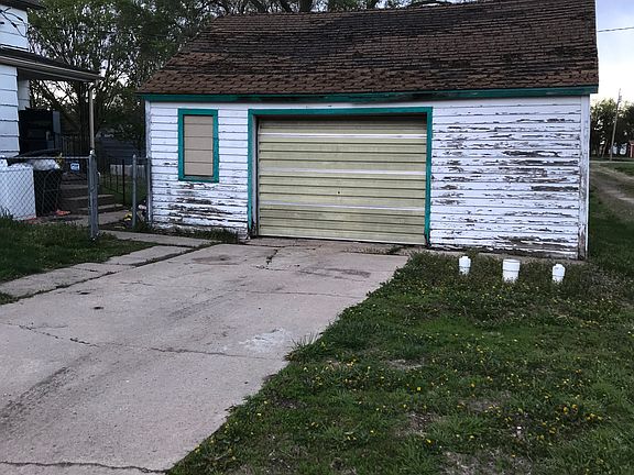 2nd image of 408 W Grand Ave