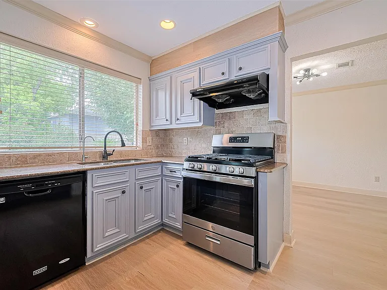 3614 Bee Bayou Ln — Photo 14