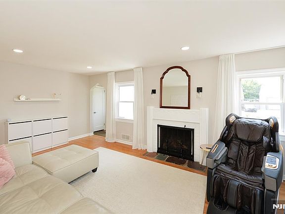 3rd image of 612 Beech Ave