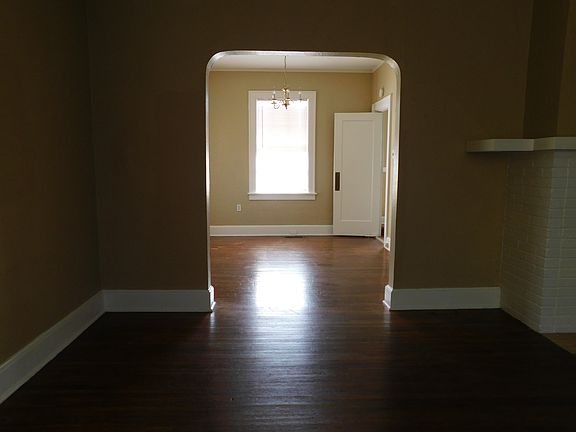 2nd image of 3317 W Markham St