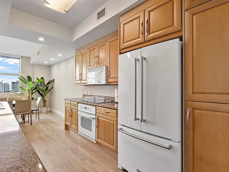 9751 E Bay Harbor Dr #11A — Photo 10
