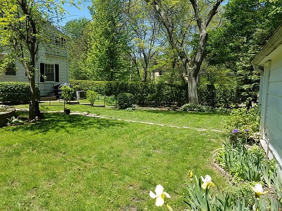 2nd image of 1981 Linden Ave