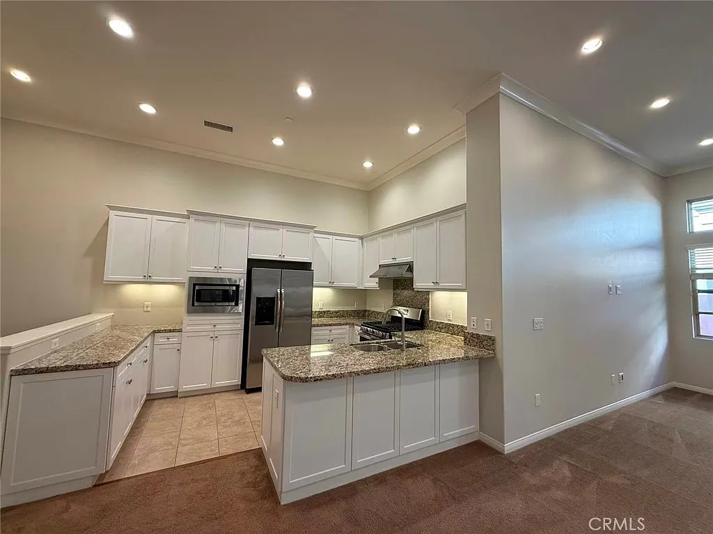 2 bed, 1365 sqft, $3,850 — Photo 4