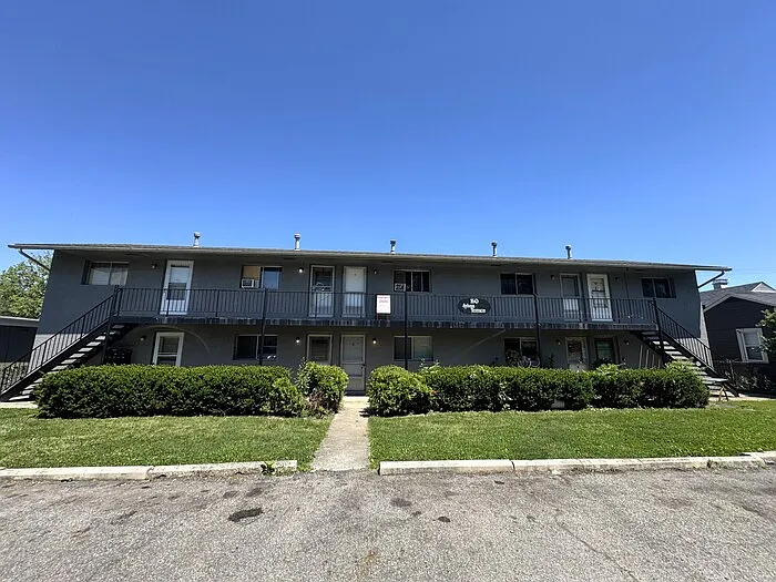1 bed, 1.0 bath, 442 sqft, $750 — Photo 1