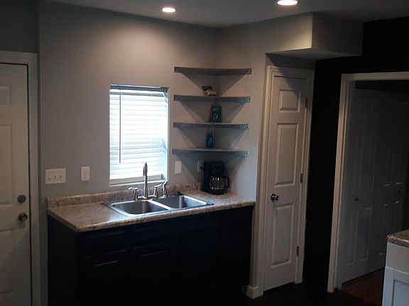 5th image of 333 S Dubuque St #1