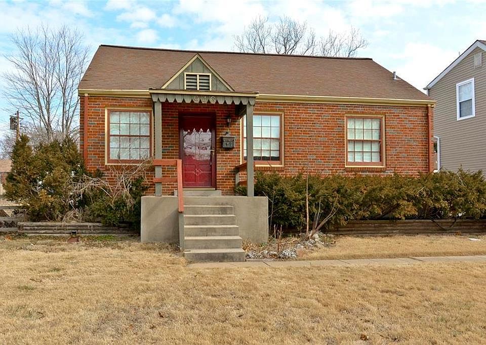 1st image of 946 Sanders Dr