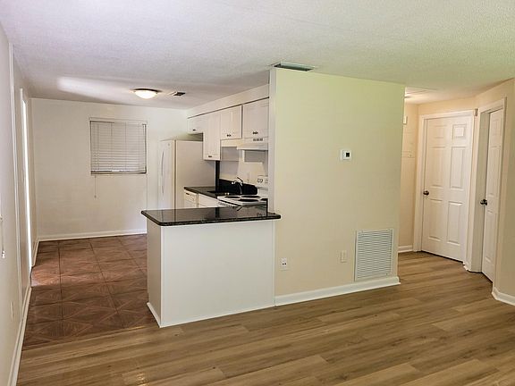 2nd image of 1001 Alba Dr