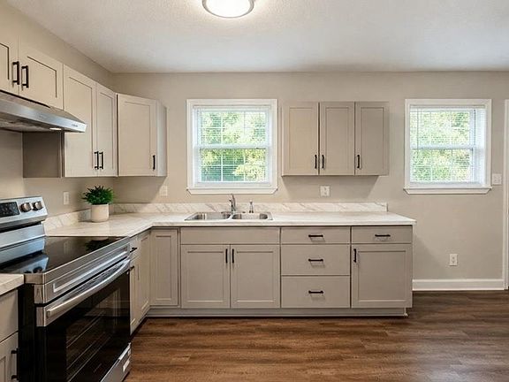 5th image of 220 Ebony Ln
