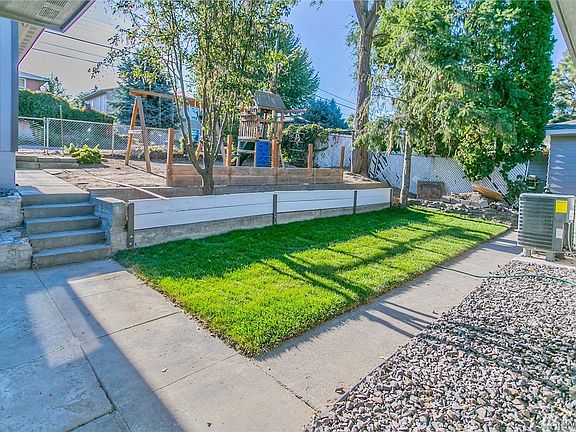 4th image of 1041 S Garden Dr