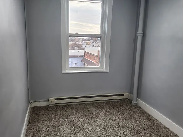 110-118 E Center St — Photo 10