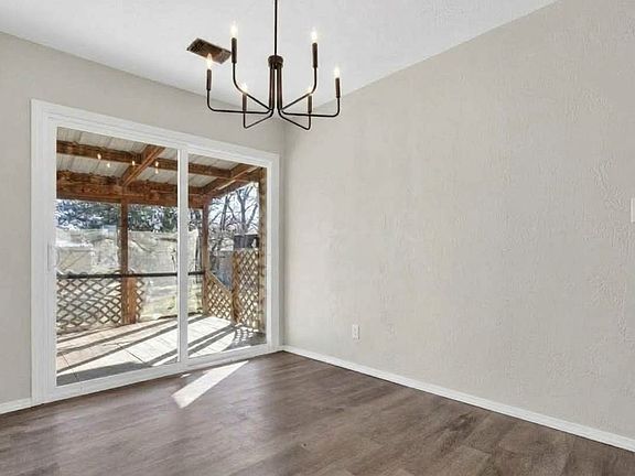 4th image of 508 NE Avondale Ave
