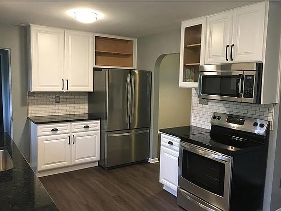 4th image of 1370 Oakwood Dr