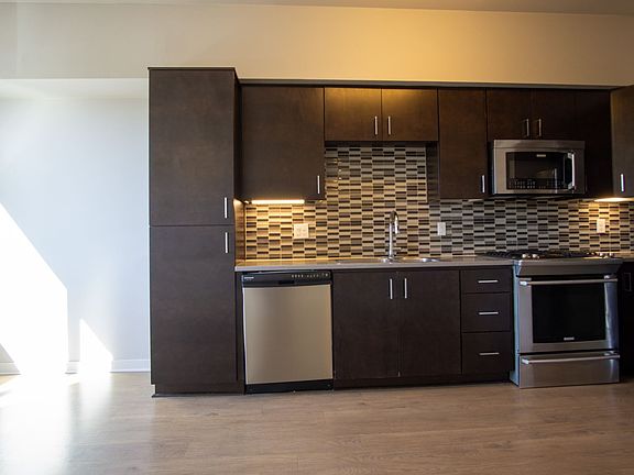 5th image of 2250 NE Glisan St APT 407