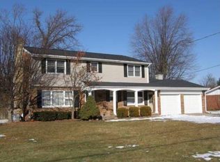 206 Leonard St, Chesaning, MI 48616