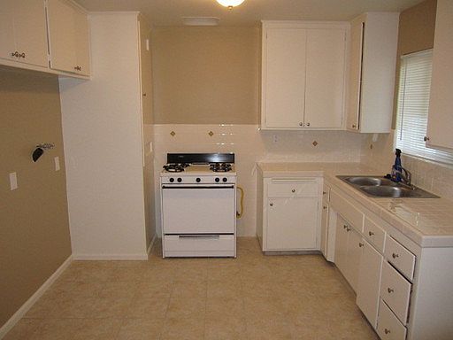 5th image of 427 N Vine St APT A