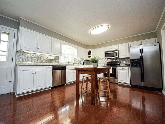 5th image of 3607 Belmont Cir NW