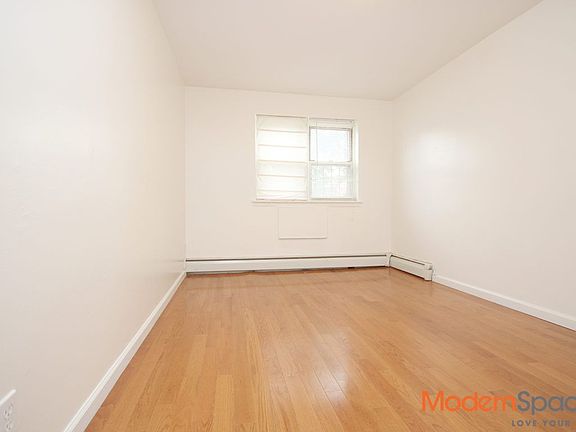 4th image of 3164 46th St APT 1B