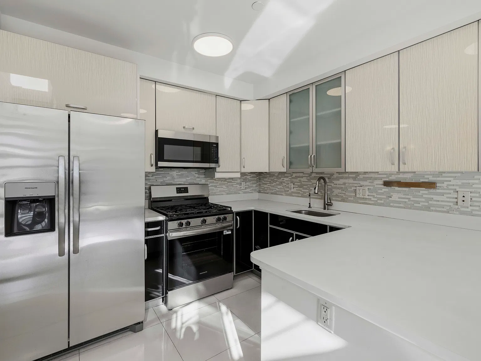 72 Huron Street — Photo 3